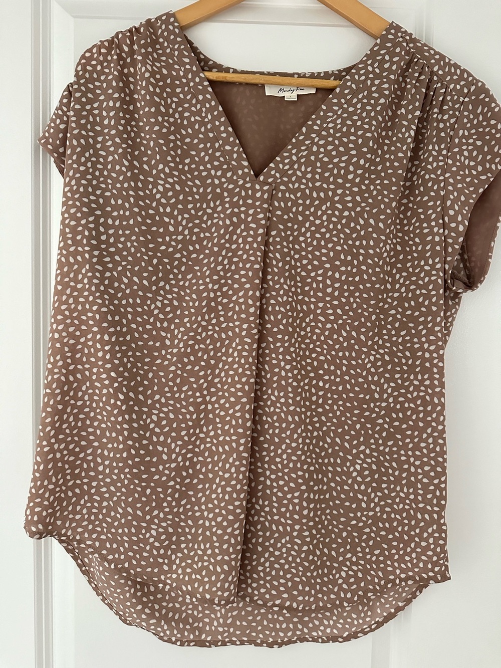 Taupe Brown V-Neck Cap Sleeve Top with White Speckle Print. Worn once